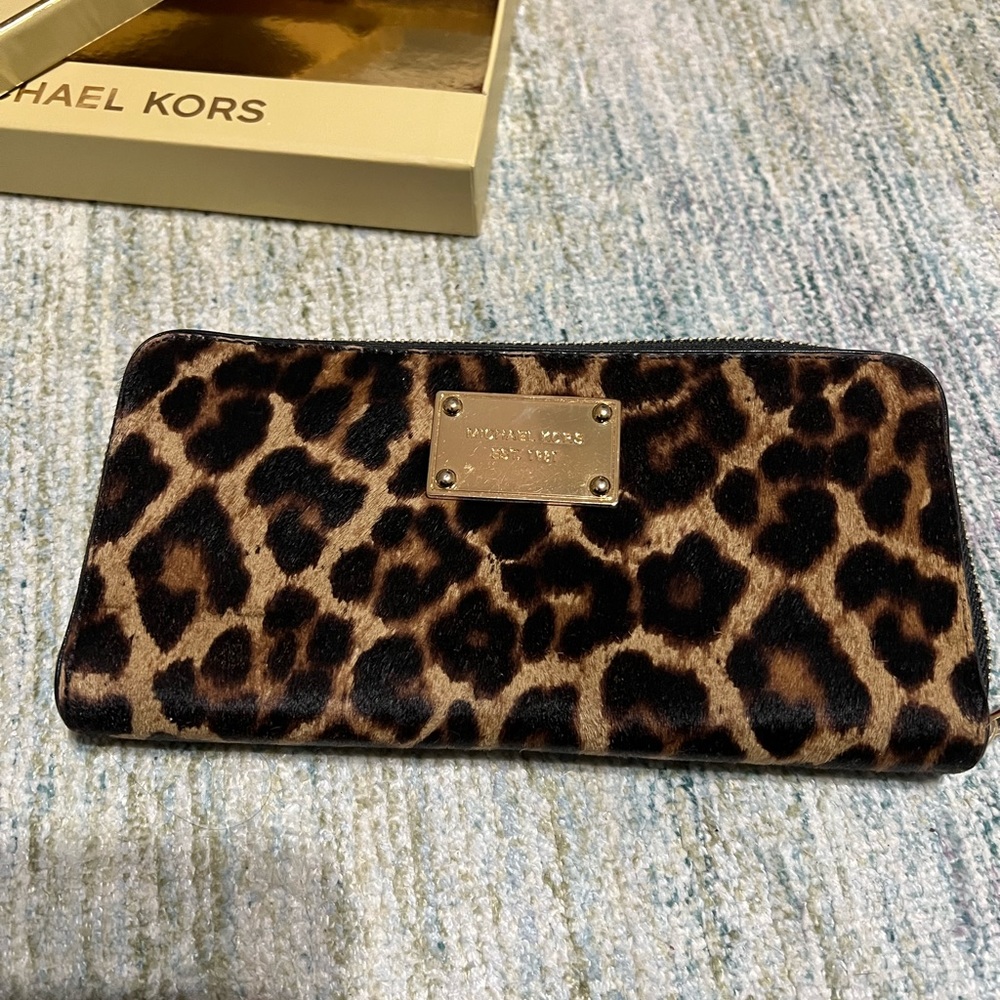 Michael Kors cheetah fur wallet NEW without tags, original box